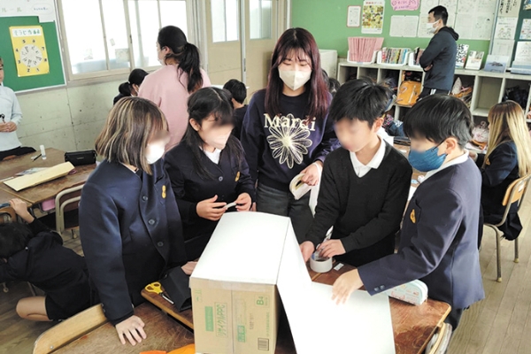 ものづくりしている様子