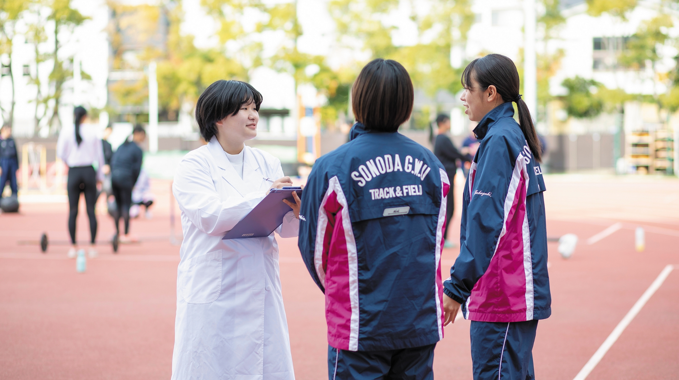 「食べ物」で人を笑顔に 2026年男女共学化 人間健康学部 食マネジメント学科 【管理栄養士養成課程】