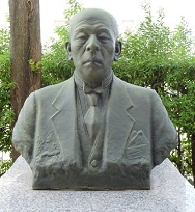 園田学園 初代理事長 中村 龍太郎 の胸像